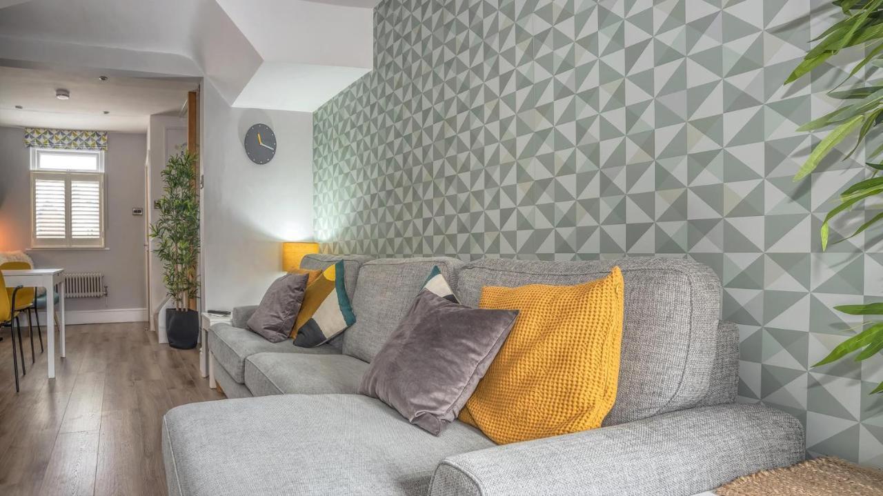 Villa Modern 3-Bed House On Tarporley High Street Exterior foto